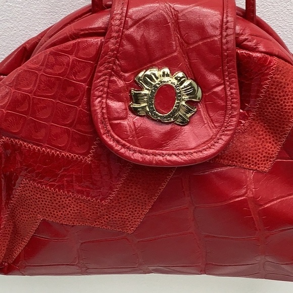 Red vintage embossed leather bag with gold brooch. Made in USA. Preowned - Picture 3 of 8